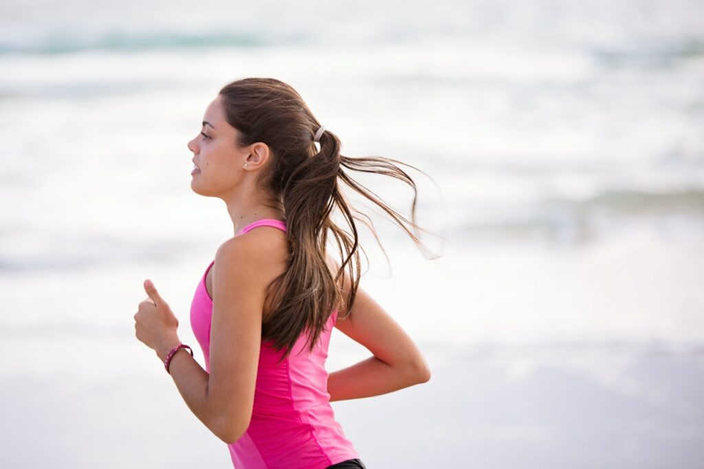 Frau beim Laufen Warum ist laufen so gesund