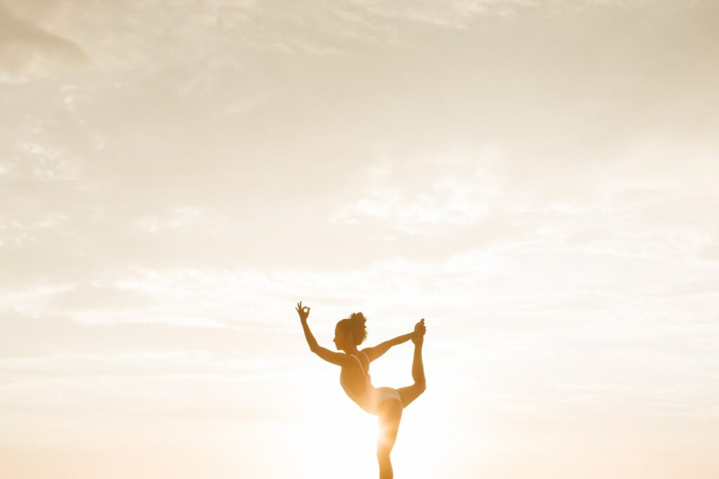 Yoga beim Sonnenaufgang