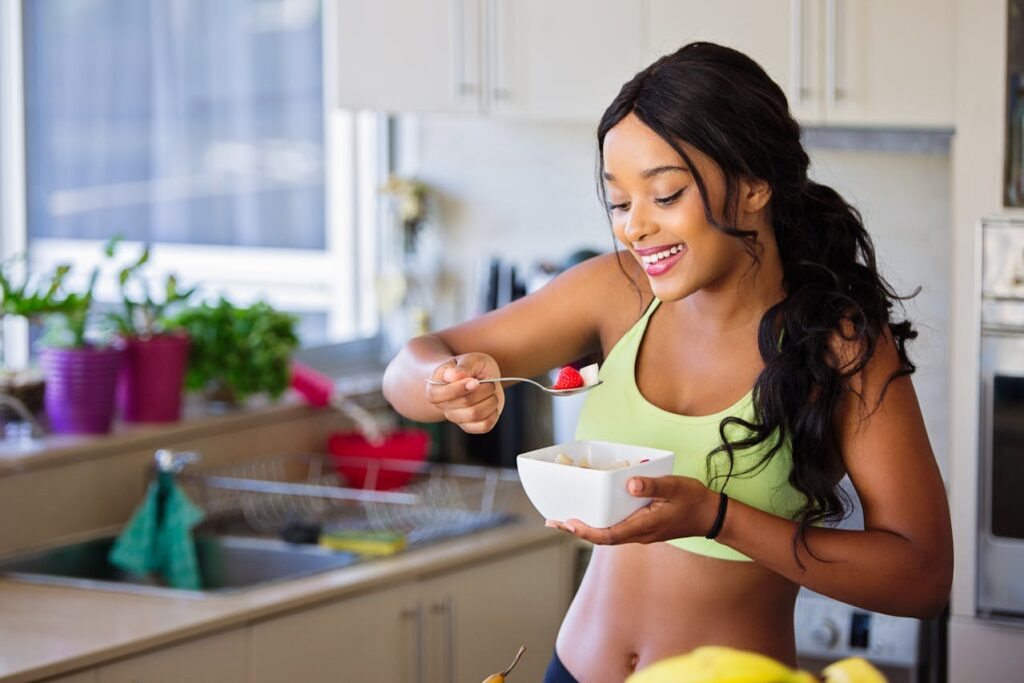 afroamerikanische Frau gesunde Ernährung Clean Eating Fitness – was genau ist das